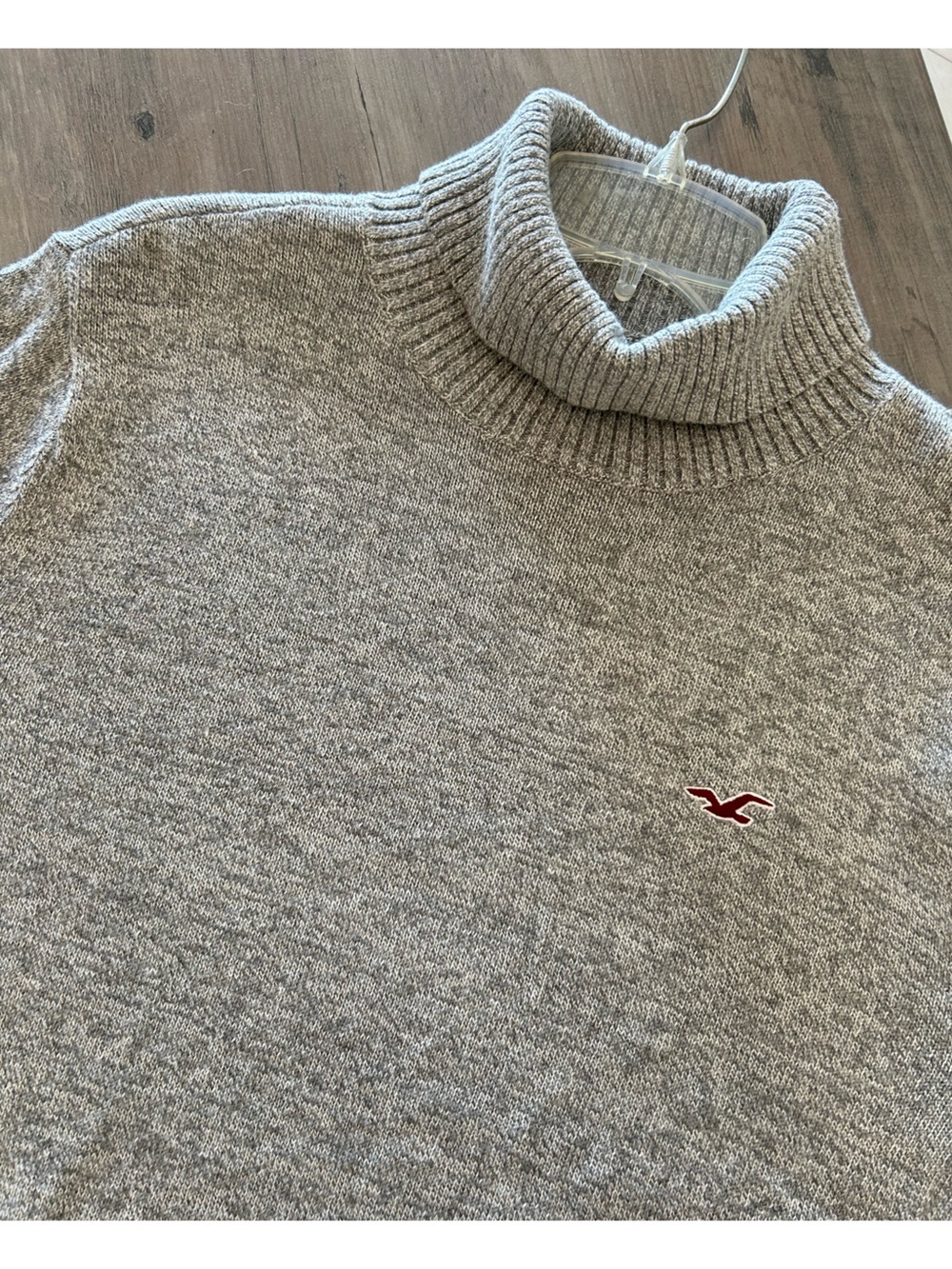 Hollister Icon Sweatshirt Men’s Size M Long Sleeve PullOver Crewneck Logo Gray